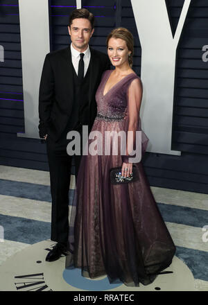 BEVERLY HILLS, Los Angeles, CA, USA - 24. Februar: Topher Grace und Ashley Hinshaw am 2019 Vanity Fair Oscar Partei kommen im Wallis Annenberg Center für Darstellende Künste am Februar 24, 2019 in Beverly Hills, Los Angeles, Kalifornien, Vereinigte Staaten. (Foto von Xavier Collin/Image Press Agency) Stockfoto