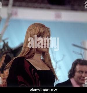 KATJA EBSTEIN/Katja Ebstein, Auftritt in der 'Olympia-Show', 70er Jahre. /Überschrift: Katja Ebstein Stockfoto