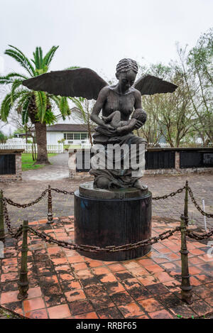 Das Feld der Engel Monument (R Moorhead) zum Gedenken an den Tod von nicht eingetragenen slave Kinder im Whitney Museum Plantation, Louisiana, USA gelegen Stockfoto