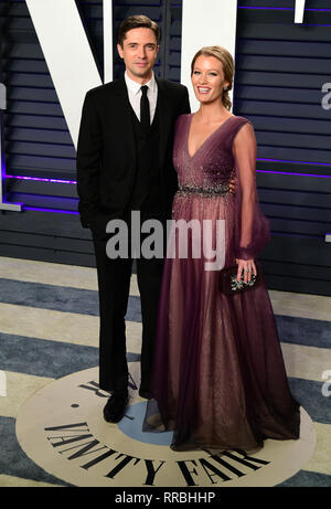 Topher Grace und Ashley Hinshaw Teilnahme an die Vanity Fair Oscar Party im Wallis Annenberg Center für Darstellende Künste in Beverly Hills, Los Angeles, Kalifornien, USA, statt. Stockfoto