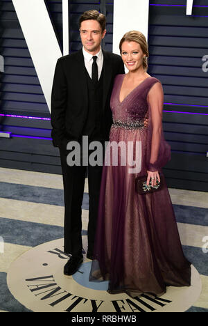 Topher Grace und Ashley Hinshaw Teilnahme an die Vanity Fair Oscar Party im Wallis Annenberg Center für Darstellende Künste in Beverly Hills, Los Angeles, Kalifornien, USA, statt. Stockfoto