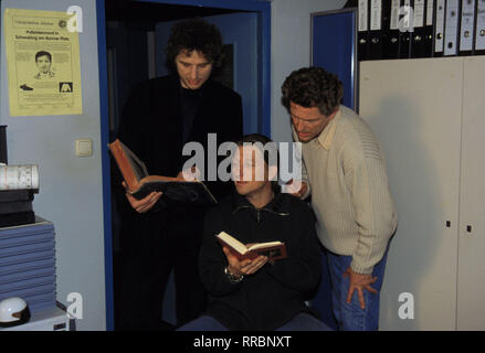 TATORT/Gefallene Engel / Szene mit Menzinger (MICHAEL FITZ.mi), Batic (Miroslav Nemec, r) und Leitmayr (UDO WACHTVEITL). /Überschrift: TATORT/D 1998 Stockfoto