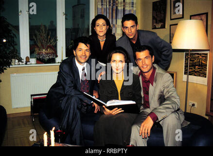 Roland Heilman (THOMAS RÜHMANN), Pia Heilman (HENDRIKE FITZ), Maia Dietz (INA RUDOLPH), Nicolas Clasen (MARTIN HALM) und Achim (JOACHIM KRETZER). Regie: Bernhard Stephan/Überschrift: IN ALLER FREUNDSCHAFT/BRD 1998 Stockfoto