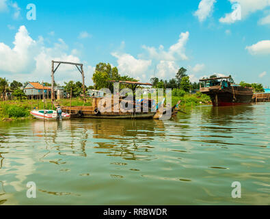 Das tägliche Leben in Vietnamesischen schwimmende Dörfer in Tan Chau,, eine Giang Provinz Mekong, Vietnam, Asien Stockfoto