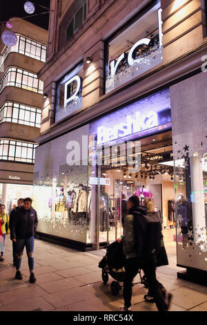 Bershka Store auf der Oxford Street, London, England, Großbritannien Stockfoto