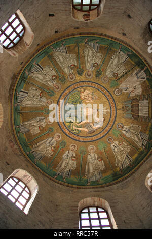 Italien. Ravenna. Arian Baptisterium. Von Theoderich der Große 5.-6. Jh. errichtet. Die Taufe von Jesus. Die frühen Christen. Stockfoto