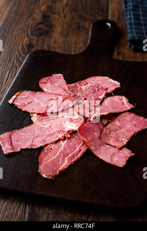 Räuchern und Trocknen Filet Fleisch Schichten/Kuru Et. Ökologische Lebensmittel. Stockfoto