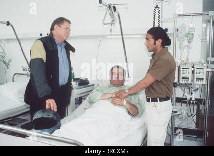 Dr. Sommerfeld - Neues vom Bülowbogen Norbert Krummwiede (GERD PREUSCHE) Balatonfüred Regie: Karsten Wichniarz aka. Letzte Rettung 155/Überschrift: DR. SOMMERFELD - Neues vom Bülowbogen/BRD 1999 Stockfoto