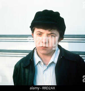 DERRICK/Wer erschoss Asmy? /D 1985 - Jürgen Goslar/Wer erschoss Asmy, den stadtbekannten Playboy? Vor diesem Rätsel stehen Inspektor Oberinspektor Derrick und Klein. Im Bild: DAVID BENNENT (als Heinz Weik). /31363/, 28 DFADerric2/Überschrift: DERRICK/BRD 1985 Stockfoto