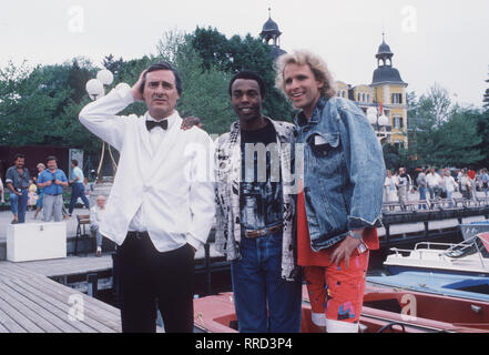 ZÄRTLICHE CHAOTEN - Thomas Gottschalk - Ricky MICHAEL WINSLOW - Walker HELMUT FISCHER - Schmidgruber Regie: Franz Josef Gottlieb/Überschrift: ZÄRTLICHE CHAOTEN/BRD 1987 Stockfoto