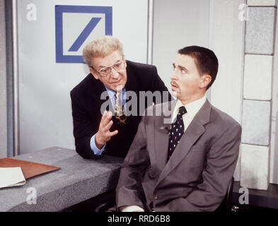 HALLERVORDENS SPOTT- HIGH-LIGHTS DIETER HALLERVORDEN im Sketch "Deutsche Bank" mit Christian HABEKOST. /Überschrift: HALLERVORDENS SPOTT- HIGH-LIGHTS Stockfoto