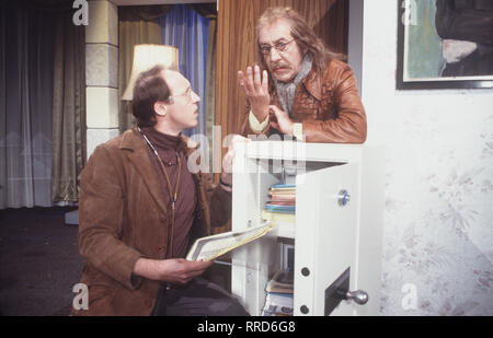 HALLERVORDENS SPOTT- HIGH-LIGHTS Im Bild: Dieter Hallervorden und Harald Effenberg in dem Aktienboom Skizze''. /Überschrift: HALLERVORDENS SPOTT- HIGH-LIGHTS Stockfoto