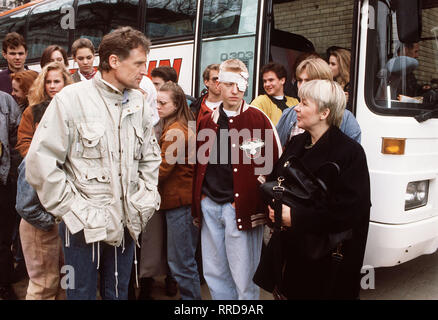 Folge: Das Duell Dr. Markus Specht (ROBERT ATZORN) Marius (BASTIAN HEINRICH) Frau Pieper (IMKE BARNSTEDT) aka. Das Duell/Überschrift: UNSER LEHRER DOKTOR SPECHT Stockfoto