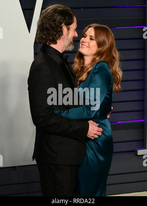 Amy Adams und Darren Le Gallo an der Vanity Fair Oscar Party im Wallis Annenberg Center für Darstellende Künste in Beverly Hills, Los Angeles, Kalifornien, USA, statt. Stockfoto