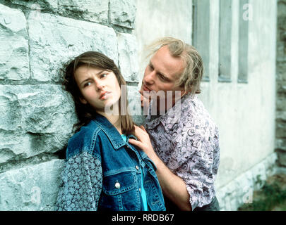 Die Brut der schönen Seele-5 Norbert (CHRISTOPH HOHMANN) verführt Sterben minderjährige Antje (Annett Renneberg)... Regie: Rainer Behrend/Überschrift: DIE BRUT DER SCHÖNEN SEELE/Fernsehfilm 1991 Stockfoto