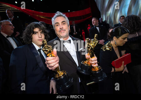 Oscar®-Preisträger Alfonso Cuaron teilt seine Auszeichnungen mit anderen während der Live ABC Telecast der 91 Oscars® auf der Dolby® Theater in Hollywood, CA am Sonntag, 24. Februar 2019. Stockfoto