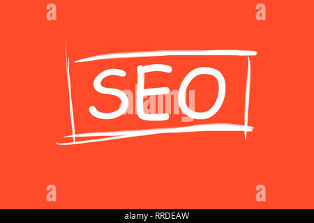 SEO Inschrift in Rahmen auf roten Hintergrund. Search Engine Optimization. Web site Verkehr erhöhen Stockfoto