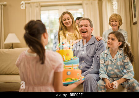 Familie feiern Geburtstag Stockfoto