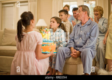 Familie feiern Geburtstag Stockfoto