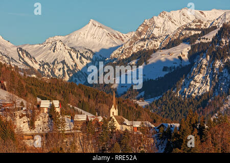 Winter Sonnenuntergang in Großes Walsertal/Großen Walsertal in der Nähe von blons Blons, Dorf - Vorarlebrg, Österreich Stockfoto