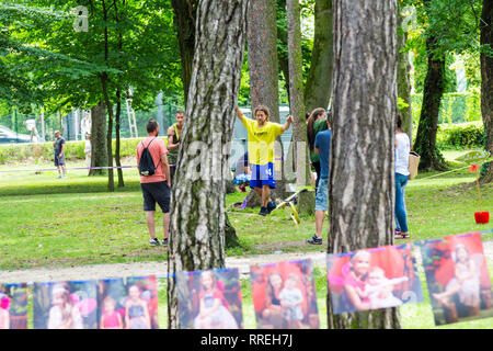 Tunder Fesztival (Feen' Festival) in Sopron, Ungarn am 9. Juni 2018 - Seil - Walker Jungs üben Stockfoto