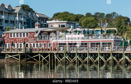 Bar Harbor, Maine, USA - 31. Juli 2017: Der Adler Nest Restaurant am frühen Morgen, 7:00, bevor die Massen von Touristen auf dem Deck Speisen genießen. Stockfoto