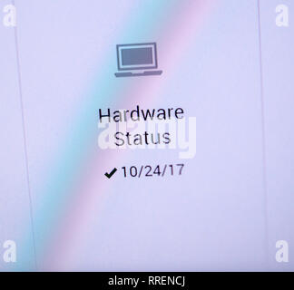 Paris, Frankreich, 24.Oktober 2018: Hardware Status OK Zeichen auf dem Display des Computers von der Dell Precision Workstation Optimizer Software Stockfoto