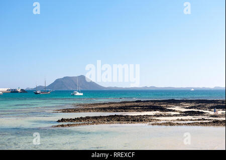 Blick auf die Insel Lobos Strand von Corralejo Stockfoto