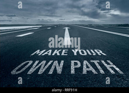 Motivierende angebot Ihren eigenen Weg mit der Straße Hintergrund machen Stockfoto