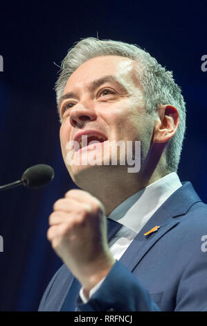 Danzig, Polen. 25 Feb, 2019. Robert Biedron, Leiter und Gründer der Wiosna (Frühling), Polnisch sozial-demokratischen und pro-europäischen politischen Partei während der regionalen Übereinkommen in Danzig, Polen. Februar 2019 Credit: Wojciech Strozyk/Alamy leben Nachrichten Stockfoto