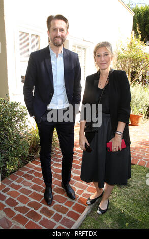 Los Angeles, Ca, USA. 25 Feb, 2019. Sam Bobino, Amanda Sthers, Generalkonsul von Frankreich Gastgeber Post-Oscar Mittagessen in der Residenz des Generalkonsuls von Frankreich in Beverly Hills, Kalifornien, die am 25. Februar 2019. Credit: Faye Sadou/Medien Punch/Alamy leben Nachrichten Stockfoto