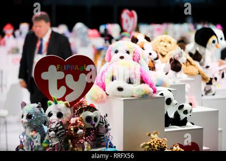 (190226) - Peking, Februar 26, 2019 (Xinhua) - gefüllte Spielzeug sind am Stand der Ty Inc. Während die 116. jährliche North American International Toy Fair im Jacob K. Javits Convention Center in New York, USA, Nov. 19, 2019 gesehen. (Xinhua / Wang Ying) Stockfoto