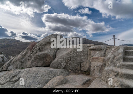 Celtic Vetton Sacred Space (Nemeton) Altar der Opfer in Granit, bekannt als Silla de Felipe II (Phillip II Chair) in Tablada Mountai geformt Stockfoto