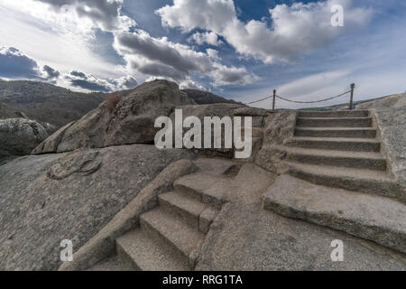 Celtic Vetton Sacred Space (Nemeton) Altar der Opfer in Granit, bekannt als Silla de Felipe II (Phillip II Chair) in Tablada Mountai geformt Stockfoto