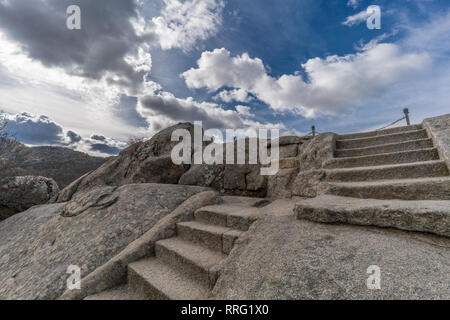 Celtic Vetton Sacred Space (Nemeton) Altar der Opfer in Granit, bekannt als Silla de Felipe II (Phillip II Chair) in Tablada Mountai geformt Stockfoto