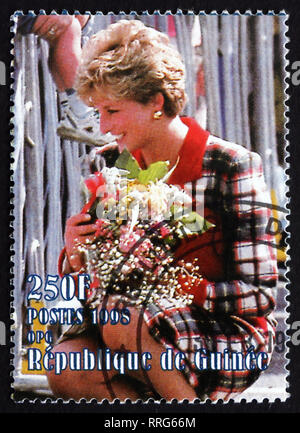 GUINEA - ca. 1998: einen Stempel in Guinea gedruckt zeigt Diana, Prinzessin von Wales, Porträt, ca. 1998 Stockfoto