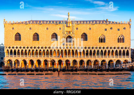 Allgemeine Ansichten von Venedig Dogenpalast bei Sonnenaufgang. Aus einer Reihe von Fotos in Italien. Foto Datum: Montag, 11. Februar 2019. Foto: Roger Gar Stockfoto