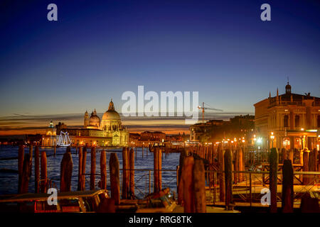 Allgemeine Ansichten von Venedig bei Nacht. Aus einer Reihe von Fotos in Italien. Foto Datum: Dienstag, 12. Februar 2019. Foto: Roger Garfield/Alamy Stockfoto