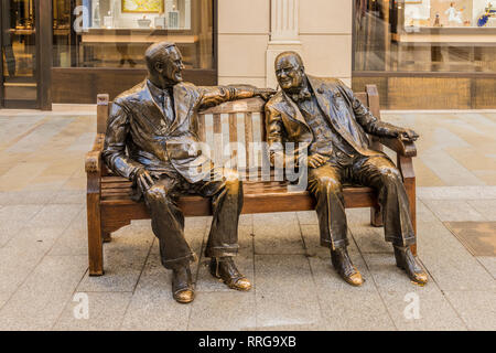 Die Churchill und Roosevelt, Verbündete Skulptur, auf New Bond Street, Mayfair, London, England, Vereinigtes Königreich, Europa Stockfoto