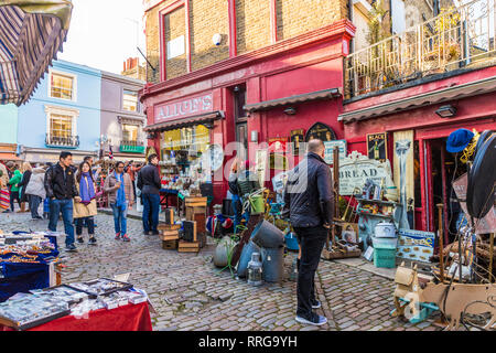 Eine Szene in der Portobello Road Market, in Notting Hill, London, England, Vereinigtes Königreich, Europa Stockfoto