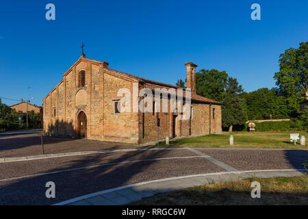 Auf den Straßen der Fausto Coppi, romanische Kirche St. Peter, Volpedo, Tortona, Alessandria, Piemont, Italien, Europa Stockfoto