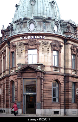 Kaiserslautern, Deutschland - 26. Januar 2019: Die alten und historischen Gebäude der Volksbank mit einem Turm auf Januar 26, 2019 in Kaiserslautern. Stockfoto