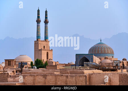 Freitag Moschee, allgemeine Ansicht, mit badgirs (Wind Towers), Yazd, Provinz Yazd, Iran, Naher Osten Stockfoto