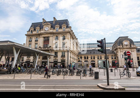 BORDEAUX, Frankreich - 13. Juni, 2017: Fassade des Hauptbahnhofs (auch als Gare SNCF bekannt) der Stadt Bordeaux, Bordeaux-Saint-Jean. Die aktuelle Station Stockfoto