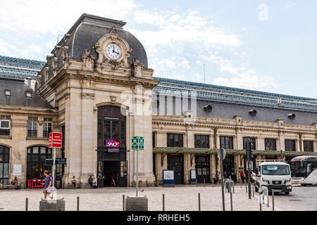 BORDEAUX, Frankreich - 13. Juni, 2017: Fassade des Hauptbahnhofs (auch als Gare SNCF bekannt) der Stadt Bordeaux, Bordeaux-Saint-Jean. Die aktuelle Station Stockfoto