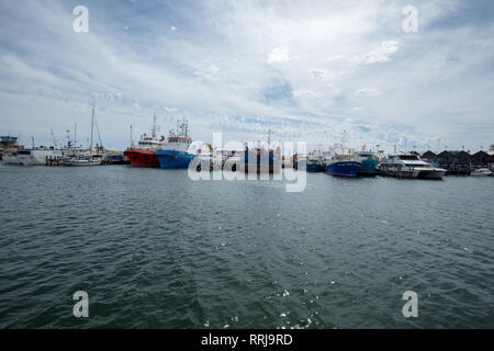 Das Fischerboot Hafen von Fremantle ist ein Hafen, sondern auch eine touristische Attraktion mit vielen Restaurants, Pubs und anderen touristischen Attraktionen. Stockfoto