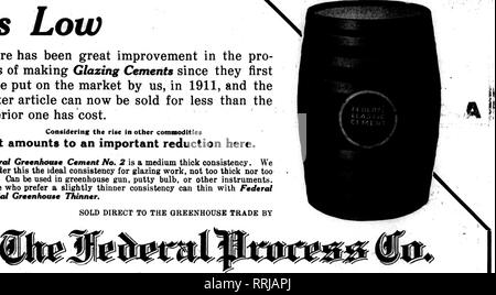 . Floristen Review [microform]. Blumenzucht. ci-V'/'Sn';*.w.-T -.^'' • JDLl 10, 191&amp;. Die Floristen^ Überprüfung 95 der Preis des Bundes Treibhausgasen Zement Nr. 2 (Regelmäßig) i } ^.. . J ist gering es große Verbesserung in der pro-cess, Verglasung Zemente, seit sie zuerst in der von uns in Verkehr gebracht wurden, im Jahr 1911, und die bessere Artikel kann nun verkauft werden für weniger als die weniger guten gekostet hat. Der Anstieg der sonstigen ConsiderinK comnodities Es zu einer wesentlichen Reduktion hier Beträge. Bund Treibhausgasen Zement Nr. 2 ist eine mittlere Dicke Konsistenz. Wir betrachten dies die ideale Konsistenz für die Verglasung wor Stockfoto