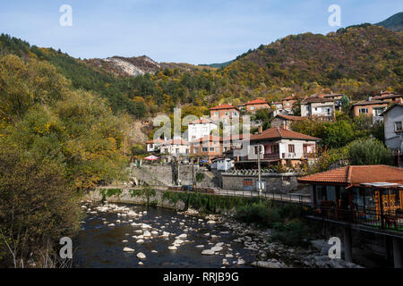 Das Dorf Bachkovo, Bachkovo Kloster, Rhodopen, Bulgarien, Europa Stockfoto