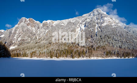 16:9-panoramaformat Foto der Silver Lake in strengen Winters. Silver Lake Provincial Park, British Columbia, Kanada Stockfoto