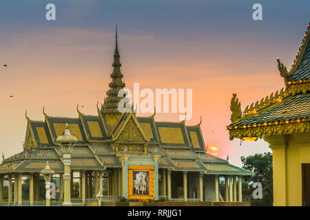 Chan Chhaya Moonlight Pavillon bei Sonnenuntergang, für den klassischen Khmer Tanz Veranstaltungsort, Royal Palace Park, Stadtzentrum, Phnom Penh, Kambodscha, Indochina Stockfoto